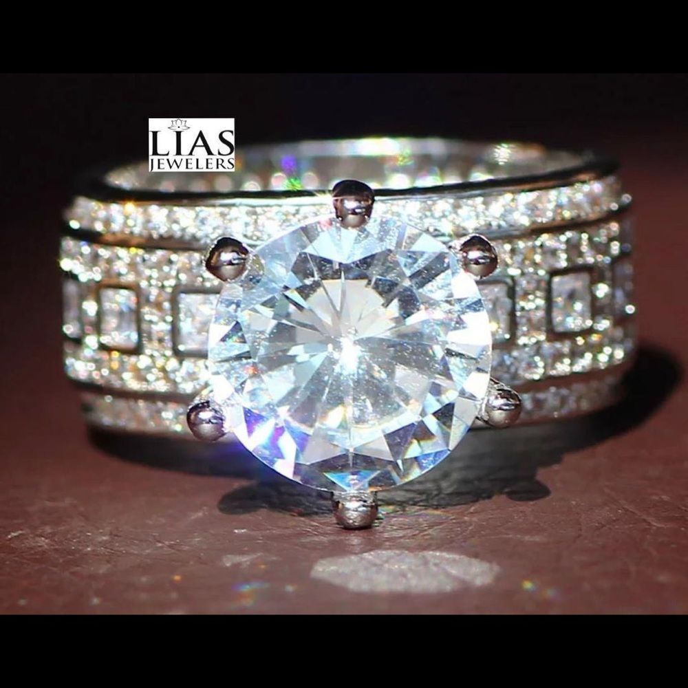 New 18k white gold engagement ring